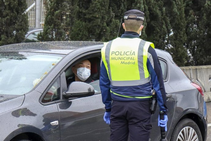 La Policía Municipal de Madrid realiza un control en la capital