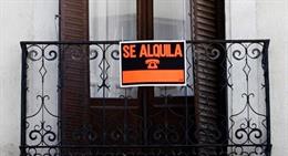Cartel de se alquila vivienda