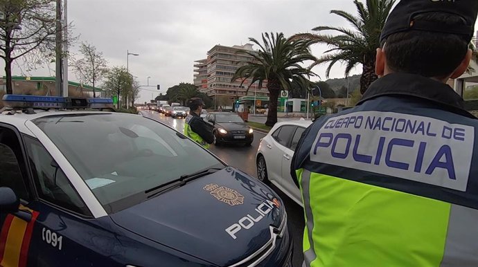 Un control de la Policía en Alicante.