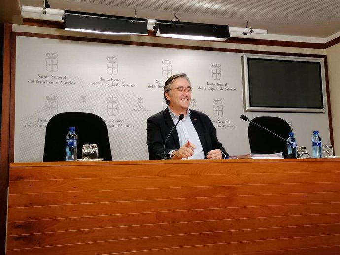 Pablo González en la sala de prensa de la Junta General.