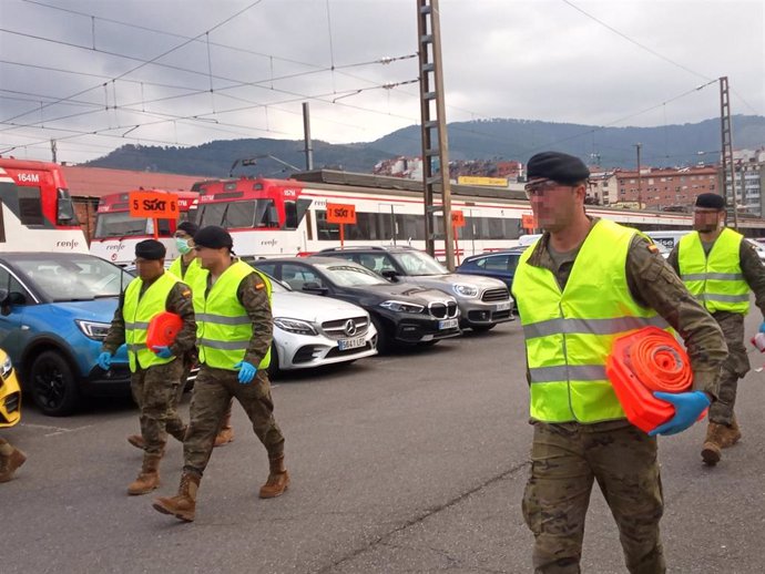 El Ejército desinfecta la estación de Renfe Abando Indalecio Prieto de Bilbao