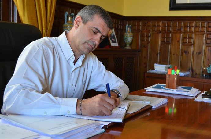 (Nota De Prensa, Corte De Voz Y Fotografía) Medidas Tributarias Apoyo Ciudadanos Y Ayuntamientos Y Uso Residencia Universitaria