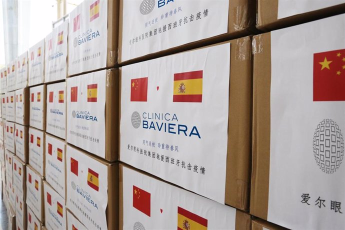 Envío de material sanitario de Clínica Baviera desde China para ayudar al personal sanitario español ante el coronavirus