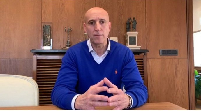 El alcalde de León, José Antonio Diez, en el vídeo en el que ha confirmado que llevará al pleno realizar los órganos de gobierno de forma telemática.