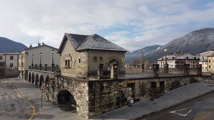 Biescas, casita de papel