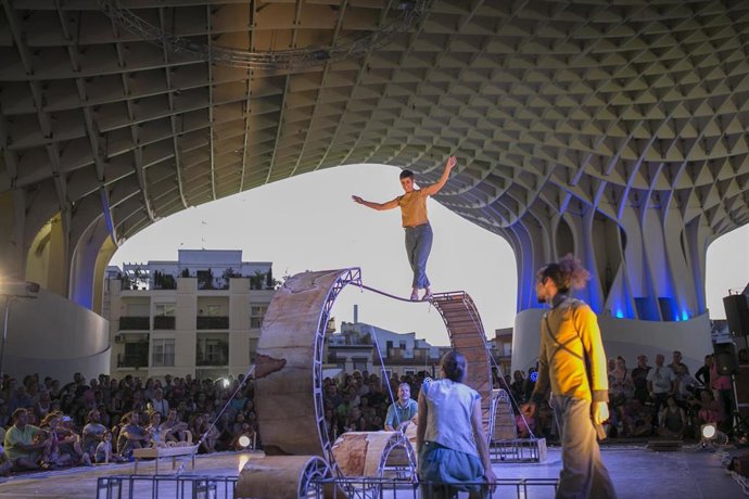 Festival Circada 2019. Vaivén Circo presenta 'Esencial' en las Setas.