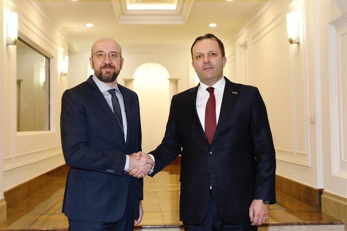 UE.- Los 27 aceptan empezar a negociar con Albania y Macedonia del Norte su entr