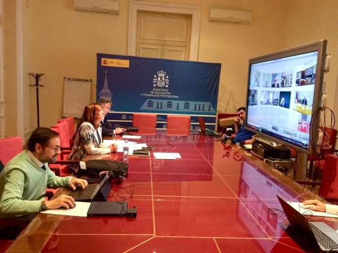 La secretaria general de Formación Profesional, Clara Sanz, durante la reunión telemática de la Comisión de Formación Profesional, en el Ministerio de Educación.