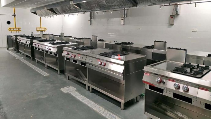 La Escuela de Hostelería de Santa Eugenia podrá preparar 5.000 comidas diarias a partir de la propuesta de Más Madrid