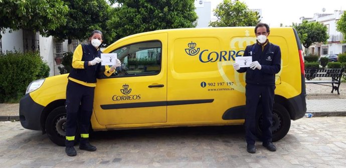 Sevilla.- Coronavirus.- Voluntarios de Correos llevan alimentos y medicinas a en