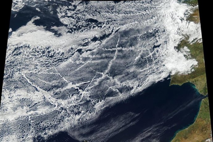 Miden el bloqueo solar de las nubes por contaminación de rutas marítimas