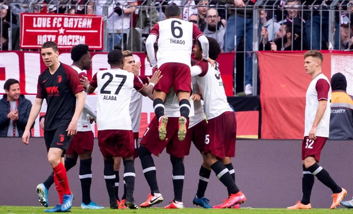 AMP.- Fútbol.- Los jugadores del Bayern y el Dortmund acuerdan recortarse el sue