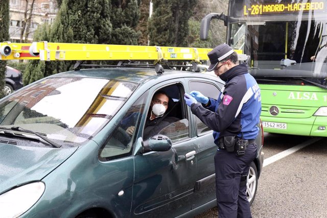La Policía Municipal de Madrid realiza un control en la capital.