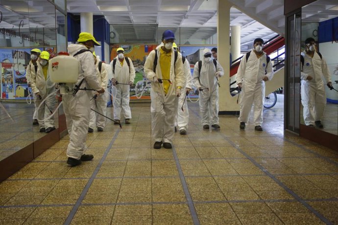 Equipos municipales realizan tareas de desinfección en las calles en Concepcion