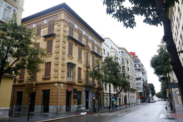 Fachada del Hotel Ilunion de Málaga que podrá alojar a personal de servicios esenciales durante el estado de alarma