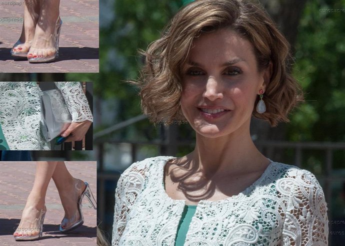 La Reina Letizia con zapatos y bolso transparentes de Magrit en la comunión de la princesa Leonor.      