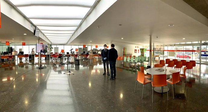 El alcalde de Murcia, José Ballesta, supervisa el funcionamiento de este sistema en el edificio de Servicios Municipales ubicado en Abenarabi