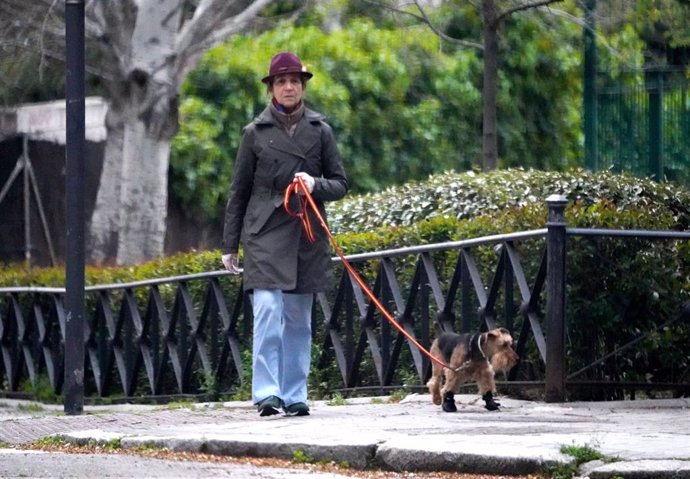 La Infanta Elena sale a pasear a su perro en mitad de la cuarentena