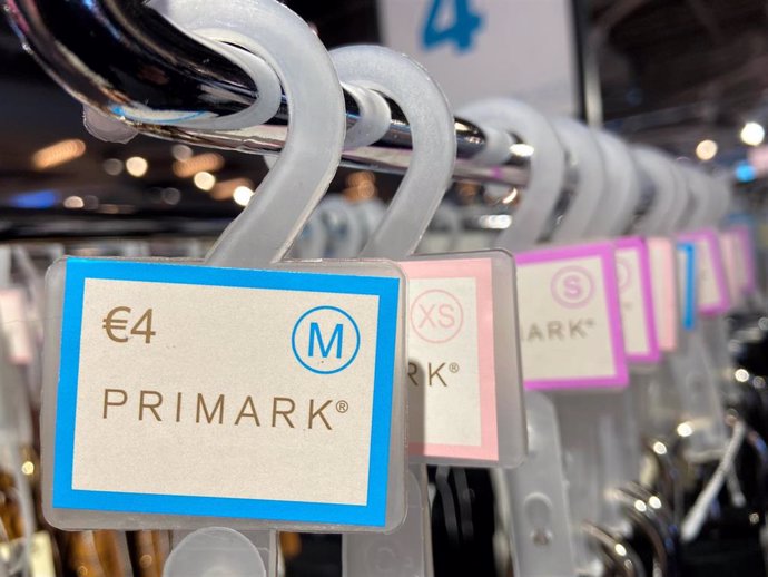 Etiquetas de Primark en la tienda de Gran Vía