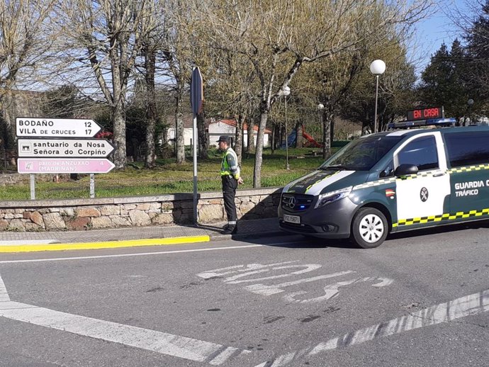 La Guardia Civil localiza a un joven haciendo el Camino de Santiago en Lalín.