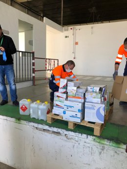 Más de 40 centros educativos jiennenses entregan material de protección a centros sanitarios y residencias de la provincia