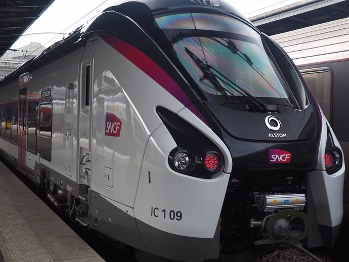 Tren de la compañía ferroviaria pública francesa SNCF