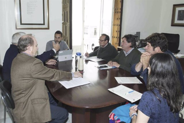 Reunión del diputado Mario Fernández con representantes de las asociaciones ganaderas a principios de marzo