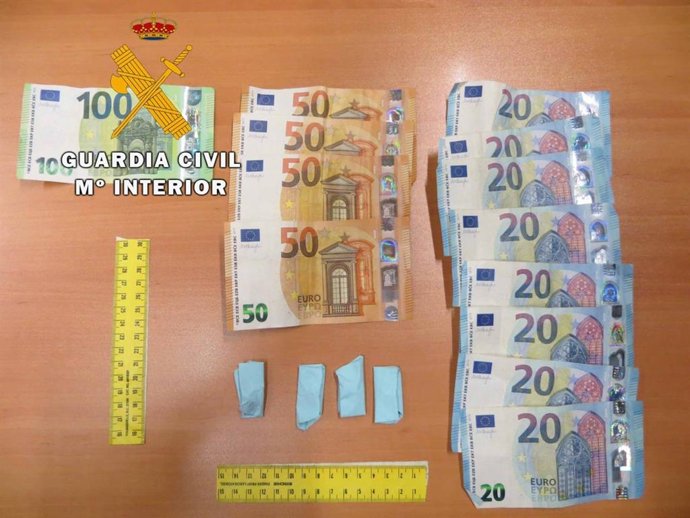 Driga y dinero intervenido al detenido