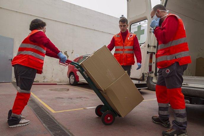 Colaboración entre Lidl y Cruz Roja para dar alimentos a personas mayores