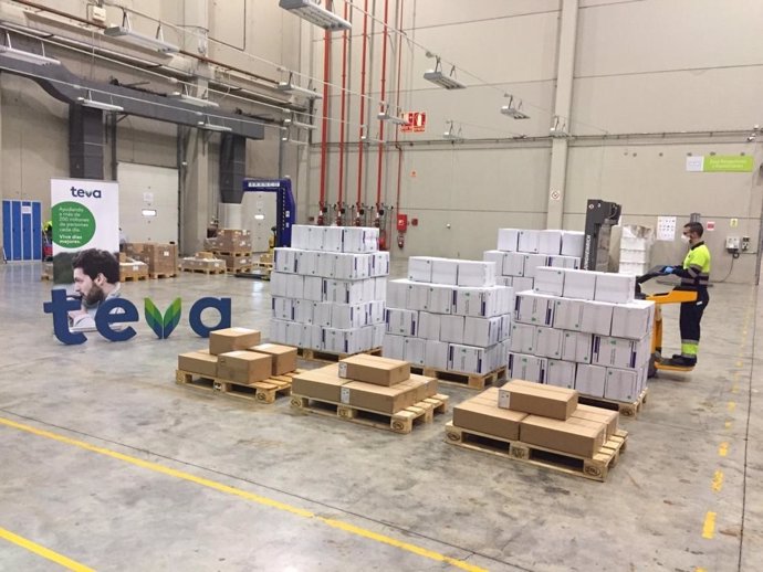 Donaciones de mascarillas y batas de Teva a distintos hospitales de España.