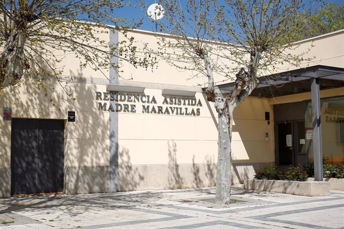 Fachada de la Residencia Madre Maravillas de Perales del Río, en Getafe, que ayer confirmó el primer fallecido como consecuencia de la pandemia de coronavirus, en Getafe, Madrid, (España), a 25 de marzo de 2020.