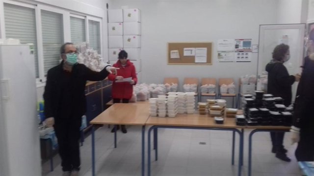 Reparto de menús a menores escolares en riesgo de exclusión