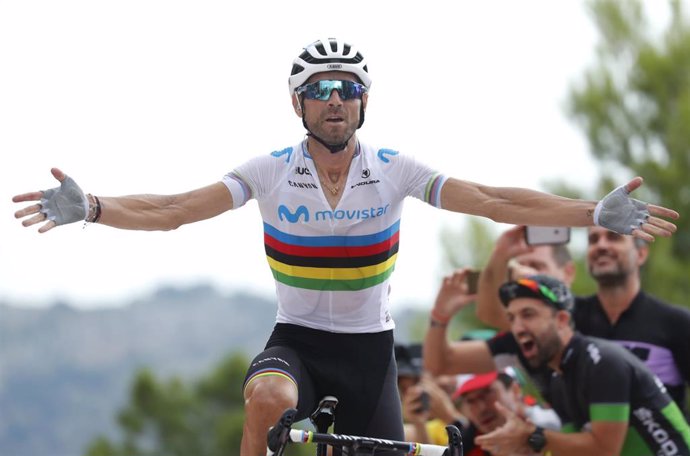 El ciclista español Alejandro Valverde con el maillot arcoíris