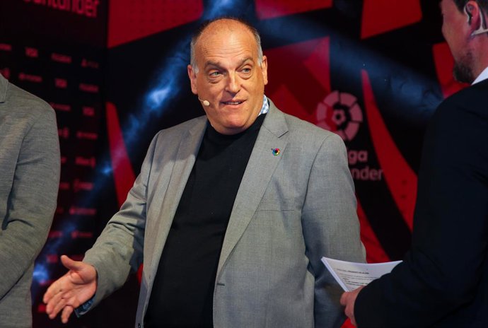 Fútbol.- Tebas dice que la RFEF "cambia" su propuesta sobre la financiación y re