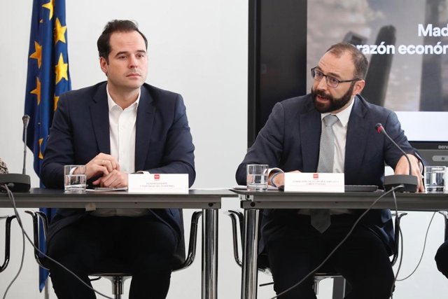 Imagend e recurso del vicepresidente de la Comunidad de Madrid, Ignacio Aguado, junto al consejero de Economía, Empleo y Competitividad de la Comunidad, Manuel Giménez.
