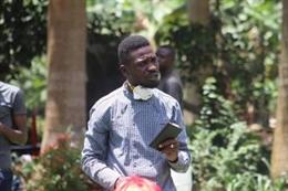 El cantante y líder opositor ugandés Bobi Wine