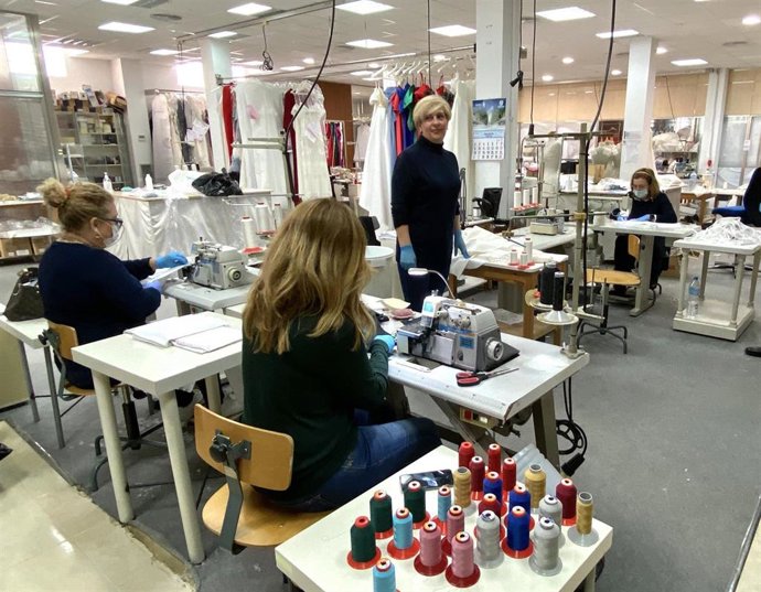 Miles de vecinos de barrios y pedanías de Murcia se vuelcan en la fabricación voluntaria de mascarillas