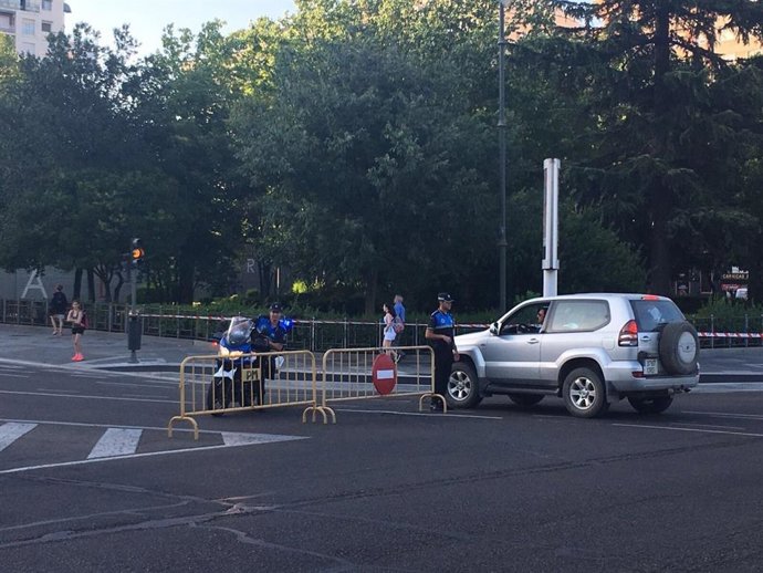 Un policía local de Valladolid en un control de tráfico