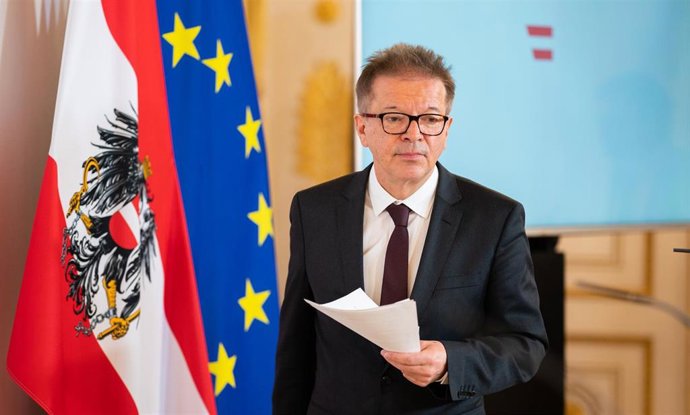 Rudolf Anschober, ministro de Sanidad de Austria, en una rueda de prensa en Viena