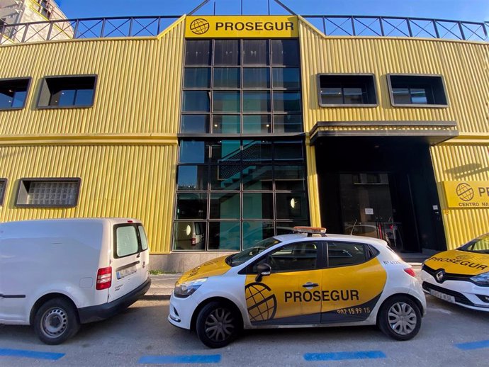 Fachada exterior de una de las sedes de la empresa de seguridad Prosegur en la Calle Pajaritos, n24, Madrid (España).