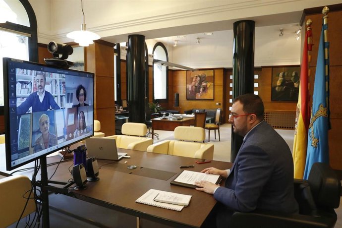El presidente asturiano, Adrián Barbón, en la reunión telemática del Consejo de Gobierno.
