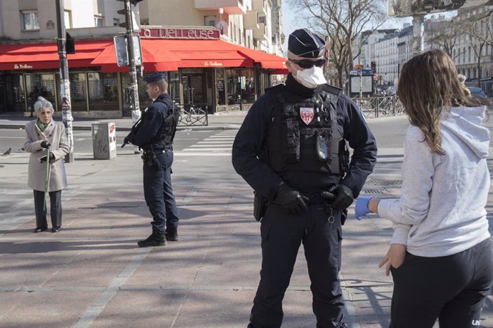 Coronavirus.- Los policías franceses amenazan con no vigilar el confinamiento si