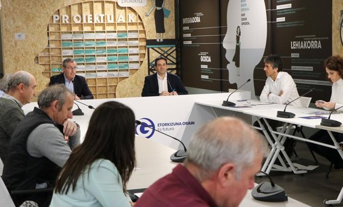 Reunión  de Diputación de Gipuzkoa y Gobierno Vasco con representantes del primer sector