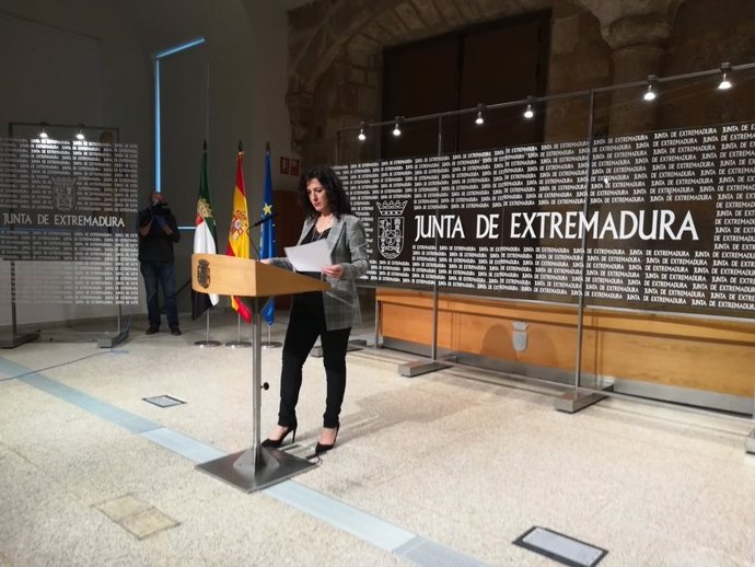 Esther Gutiérrez en rueda de prensa sobre la celebración o no de las oposiciones educativas ante la crisis del coronavirus