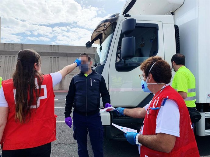 Controles de temperatura a los pasajeros que llagan en barco a La Gomera