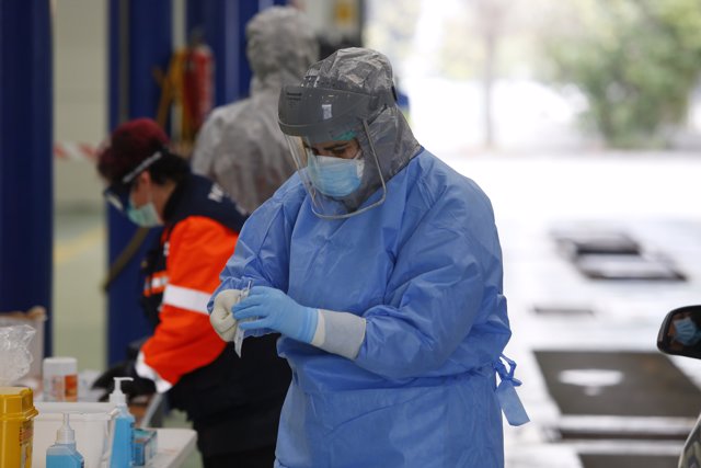 Realizan tests para el coronavirus a sanitarios y cuerpos de seguridad en la ITV de Albolote-Peligros, Granada a 26 de marzo del 2020