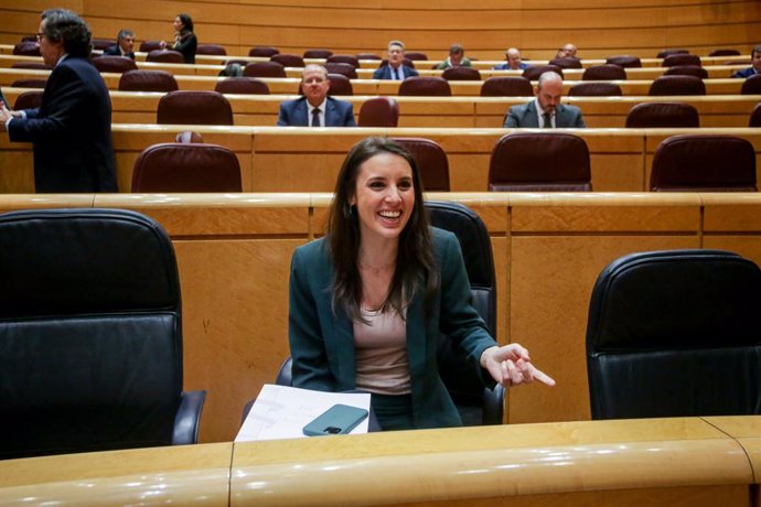 La ministra d'Igualtat, Irene Montero, en la sessió de control al Govern central al Senat, Madrid (Espanya) 3 de mar del 2020.