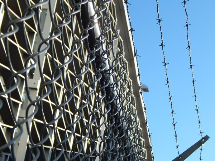 Imagen de archivo de la valla de una cárcel.