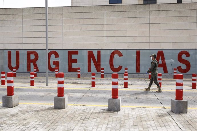 Los Legionarios patrullan en la zona del Hospital del PTS de Granada, en imagen de archivo