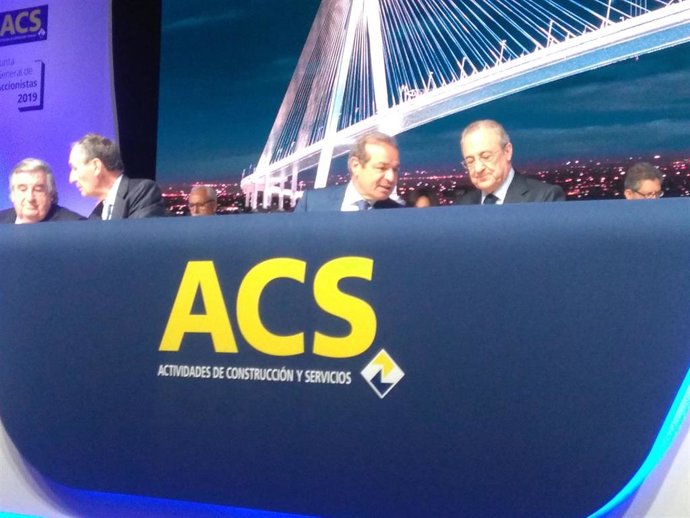 El presidente de ACS, Florentino Pérez, y el consejero delegado, Marcelino Fernández Verdes, en la junta de accionistas de la compañía de 2019